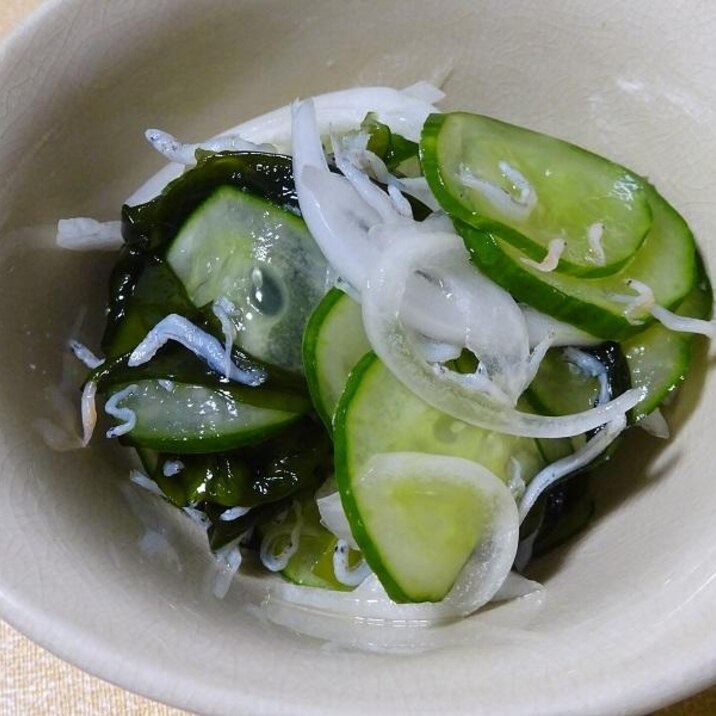 ちりめん・わかめ・新玉ねぎ・きゅうりの酢の物